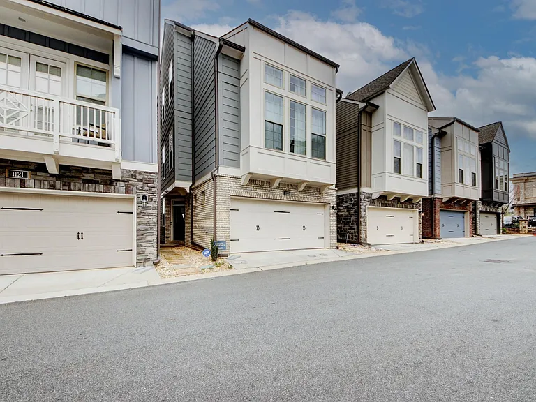 1125 Kirkland Cir — Photo 3
