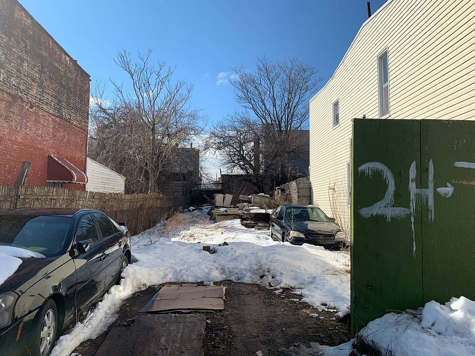 1st image of 204 Schenck Ave