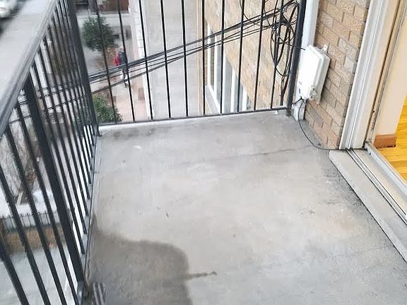 5th image of 2656 30th St APT 3F