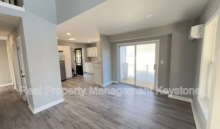 1122 Stock St — Photo 3