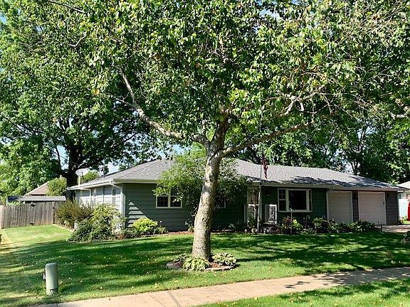 3rd image of 309 E Pleasant Ave