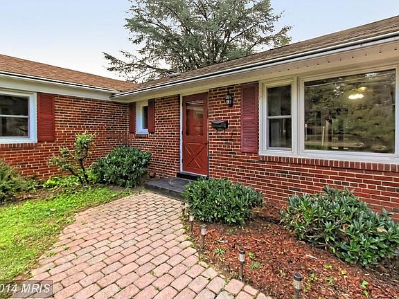 3rd image of 3461 Washington Dr