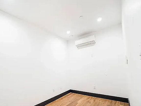3rd image of 179 Putnam Ave APT 1L