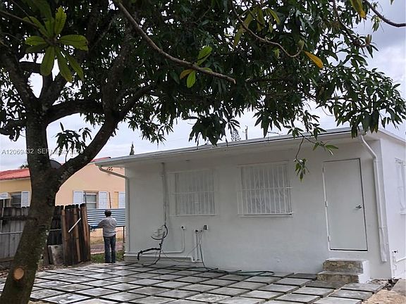 4th image of 2053 SW 60th Ave