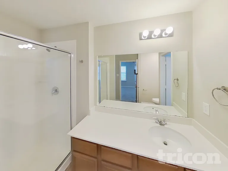 1114 Bellevue Dr — Photo 8
