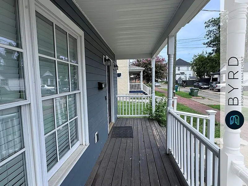 4 bed, 2.5 bath, 1892 sqft, $2,595 — Photo 2