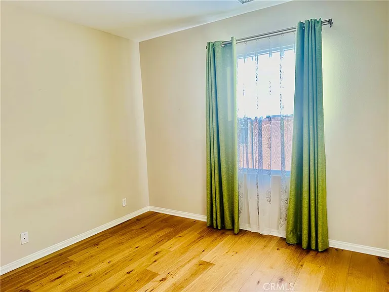 102 Chestnut Grv — Photo 21