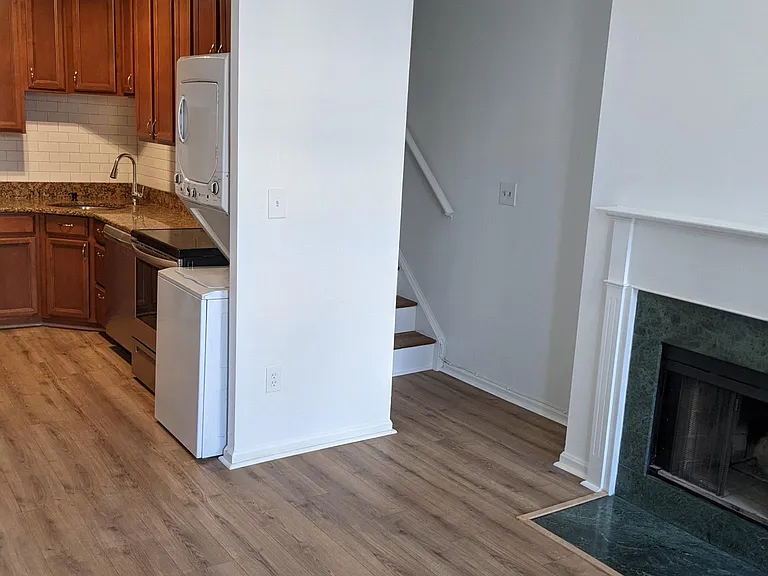 738 11th St NE #1 — Photo 9