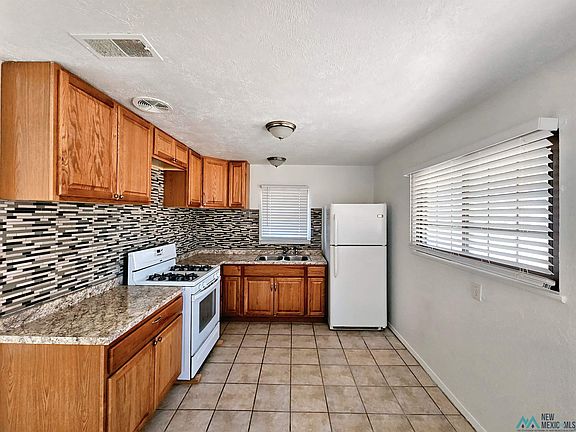 5th image of 1203 Pecan Dr