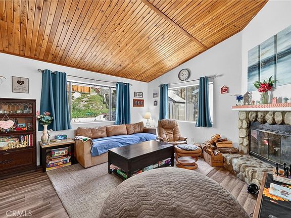 3rd image of 3912 Oakdale Dr