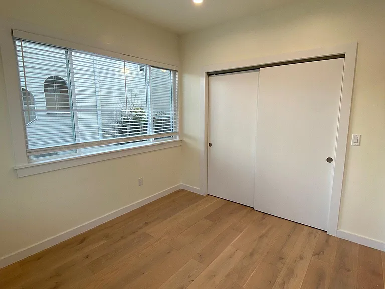 2000 Grove St #4 — Photo 12