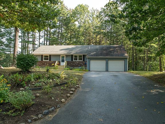 4th image of 27 Van Tassell Ln