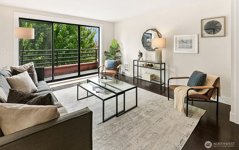 3rd image of 3401 Wallingford Avenue N #401