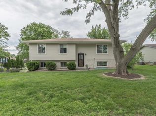 802 Shannon Rd, Papillion, NE 68046