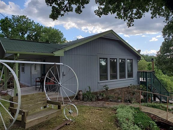 2nd image of 211 Private Road 042