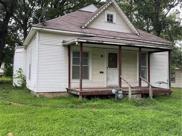 227 S Kansas Ave, Chanute, KS 66720