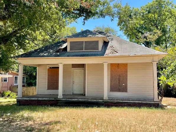 1004 E Crockett St, Marshall, TX 75670