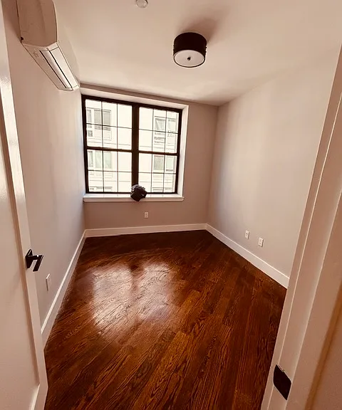 35 Claver Pl #2J — Photo 5