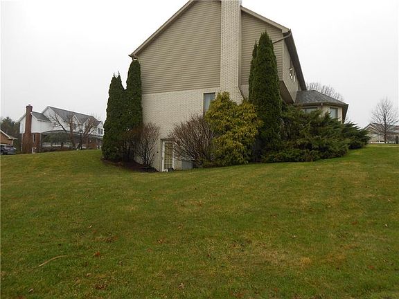 2nd image of 9420 Pembroke Cir