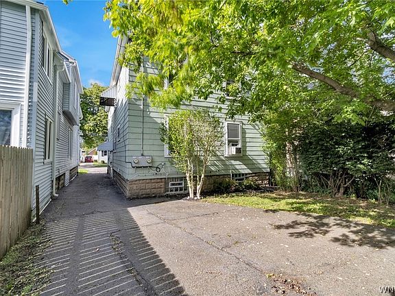 5th image of 63 Carlyle Ave