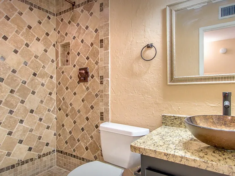 2448 W Freeway Ln — Photo 15