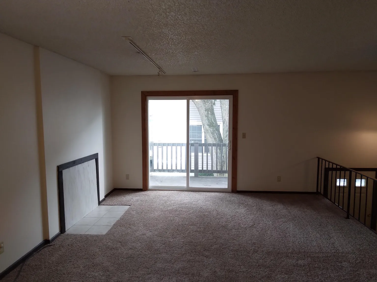 3 bed, 1.5 bath, 1160 sqft, $1,200 — Photo 4