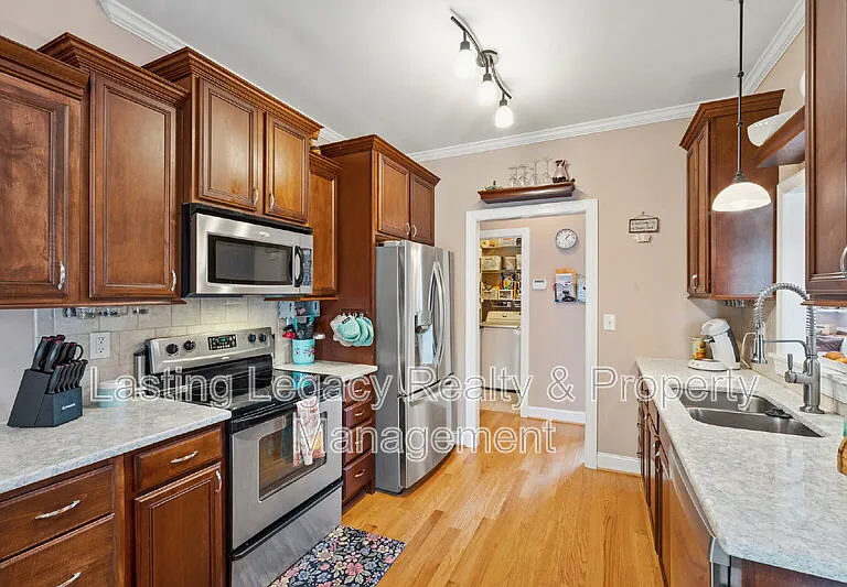 187 Marbrook Dr — Photo 11