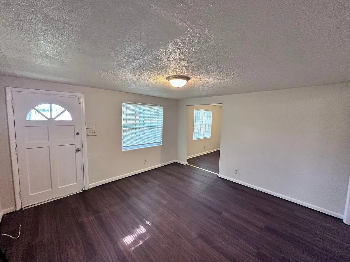 2017 Ella St - 2017 Ella St — Photo 2