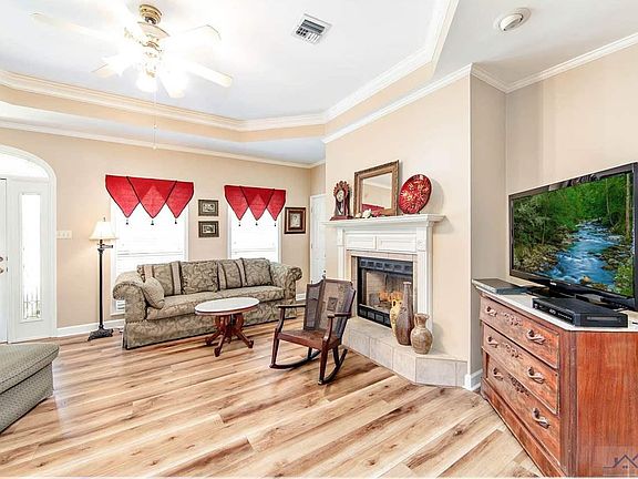 3rd image of 212 Marcello Blvd