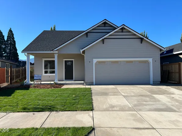 2211 Piazza Dr, Medford, OR 97501