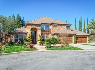 10667 N Shinnecock Dr, Fresno, CA