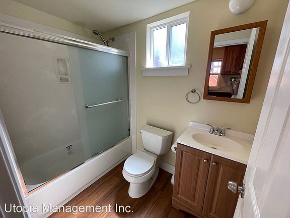 4th image of 945 33rd St #A