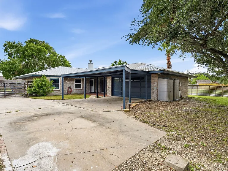 4049 Rooney Dr — Photo 29
