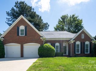 230 Walnut Point Dr, Matthews, NC 28105