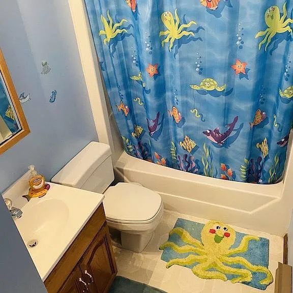 upstairs bathroom with full shower
