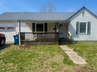 805 George St, Fairfield, IL 62837