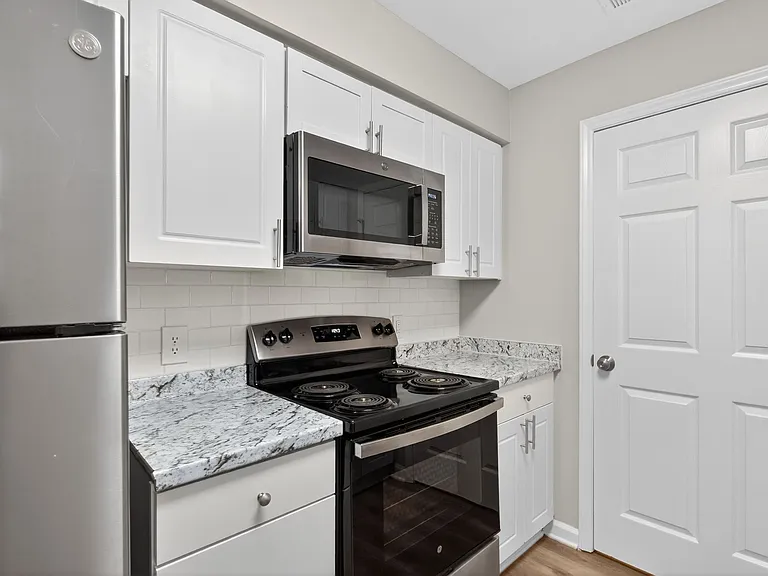 Nevin Place Apartments — Photo 15