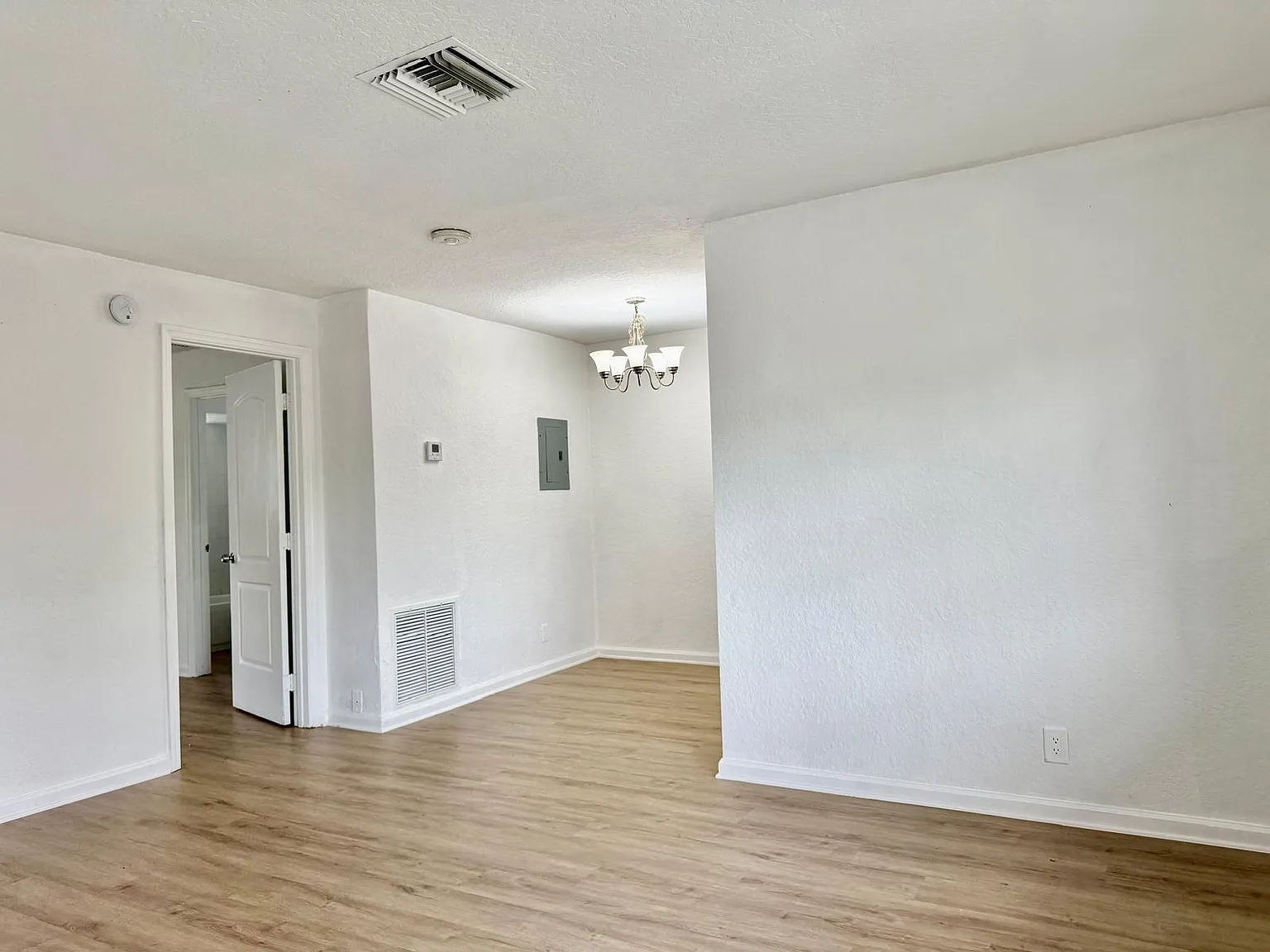 1 bed, 1.0 bath, 890 sqft, $1,650 — Photo 4