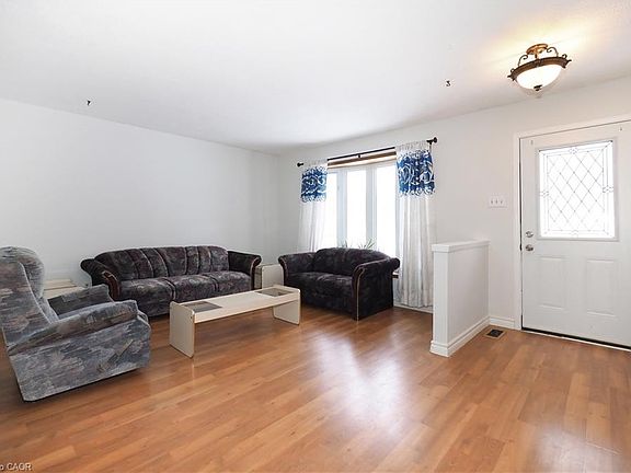 4th image of 10 Balfour Cres