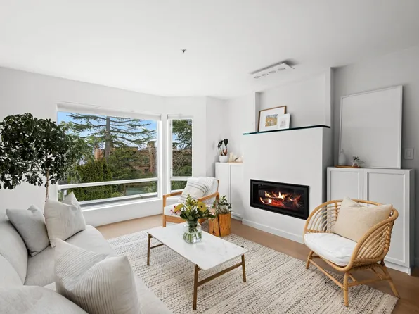 2238 W 2nd Ave #201, Vancouver, BC V6K 1H9