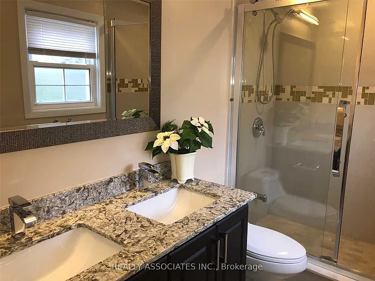 32 Almond Ave — Photo 4