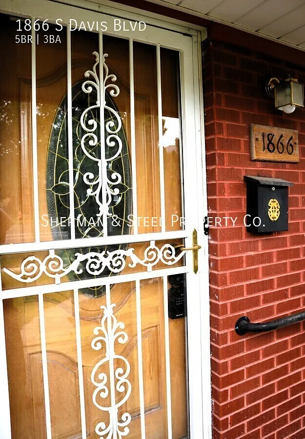 Spacious 5-Bedroom Bountiful Home with 2,744 Sq. Ft. of Comfortable Living Space — Photo 3