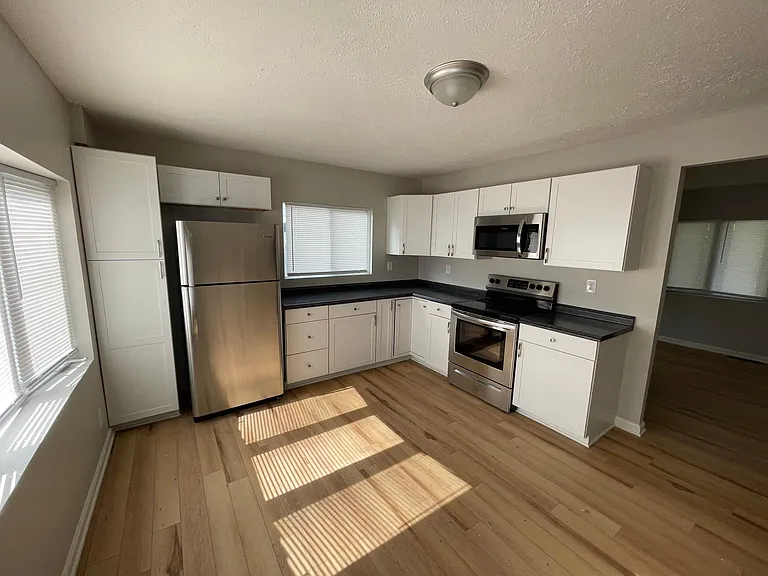 447 Southgate Dr — Photo 5