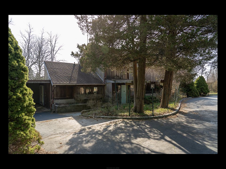 1st image of 105 S Ferry Rd