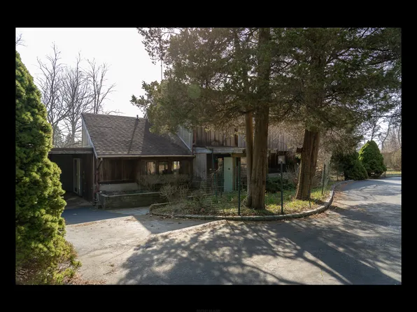 105 S Ferry Rd, Shelter Island, NY 11964
