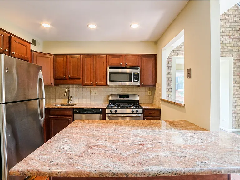 801 Addison St #B — Photo 21