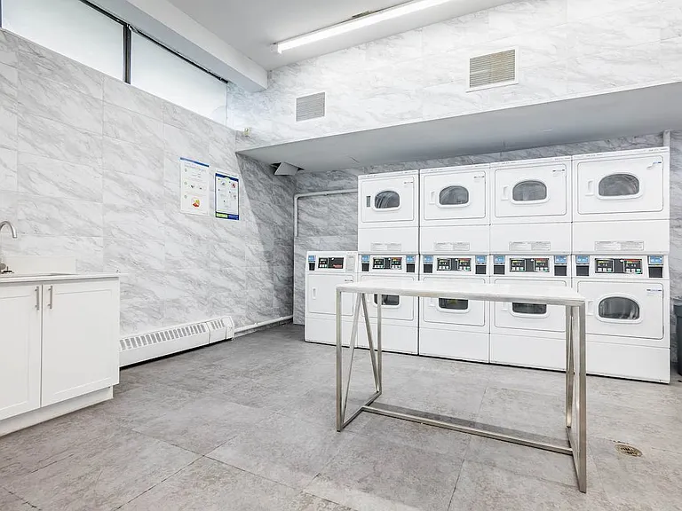 1055 Bloor St — Photo 14