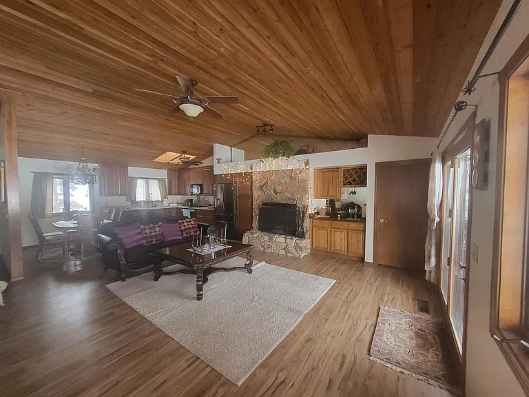 1261 N Edgewood St — Photo 33