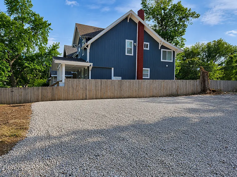 3320 Brooklyn Ave — Photo 29