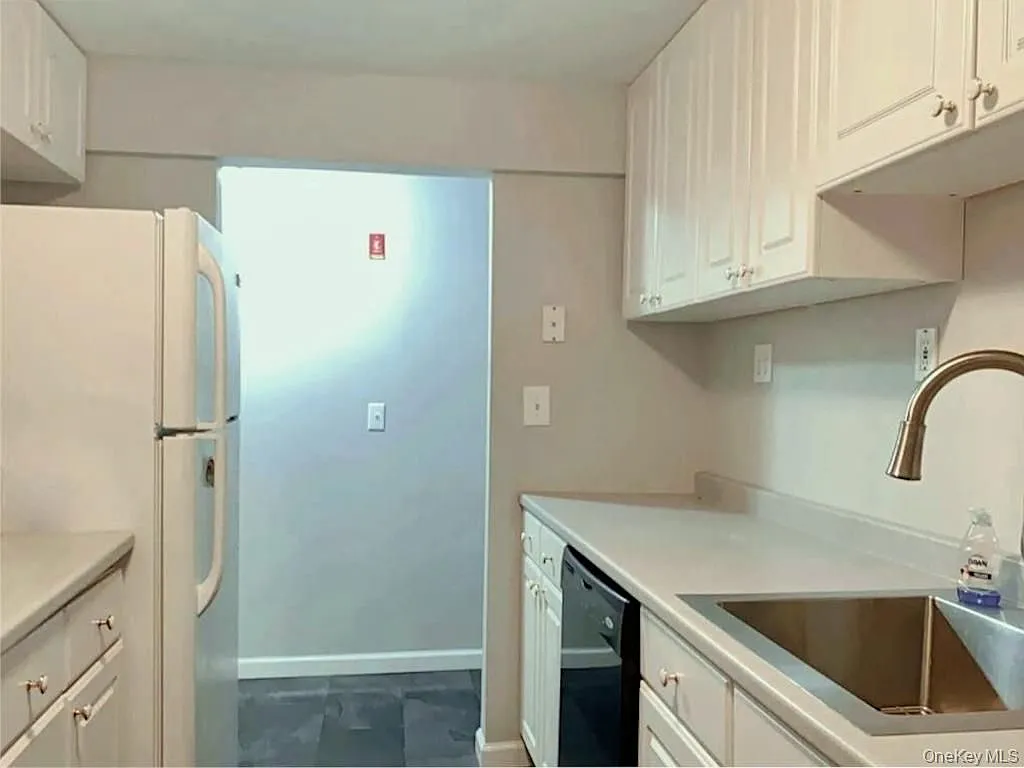 2 bed, 1.0 bath, 1000 sqft, $2,900 — Photo 3